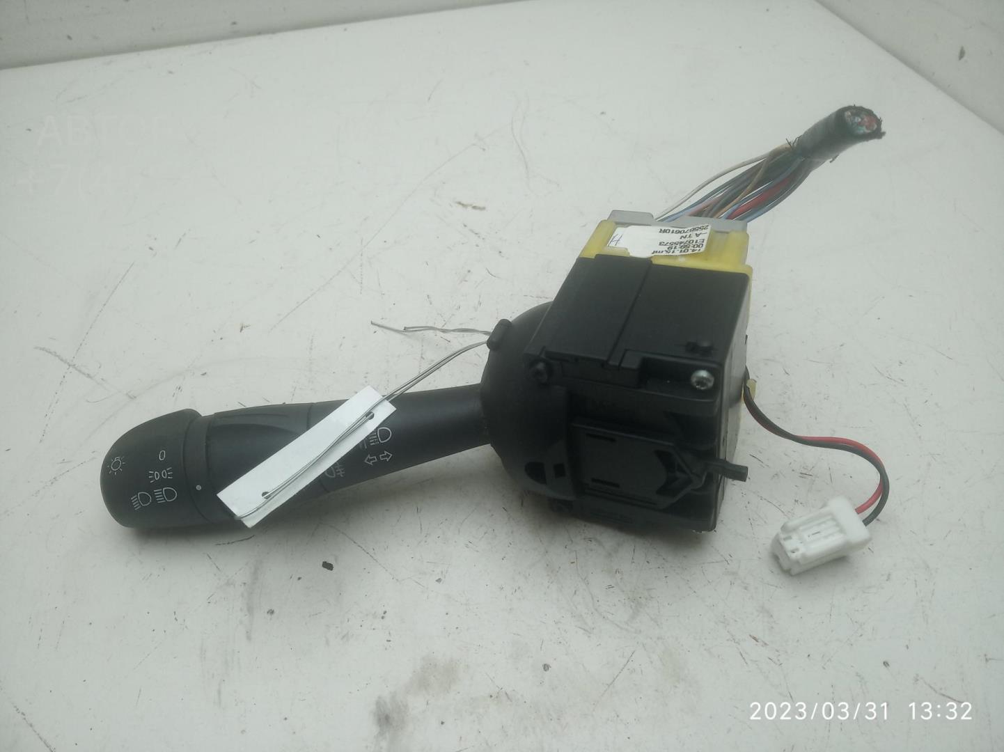 Переключатель поворотов подрулевой