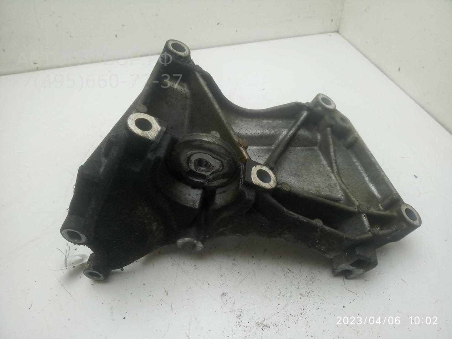 Кронштейн генератора