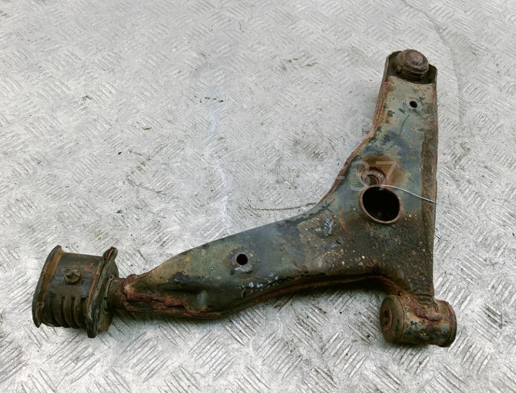 Рычаг передний правый