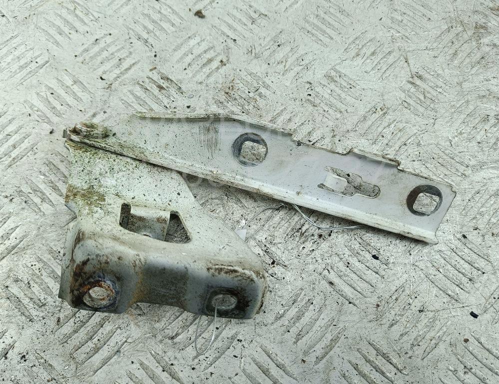 Петля капота левая