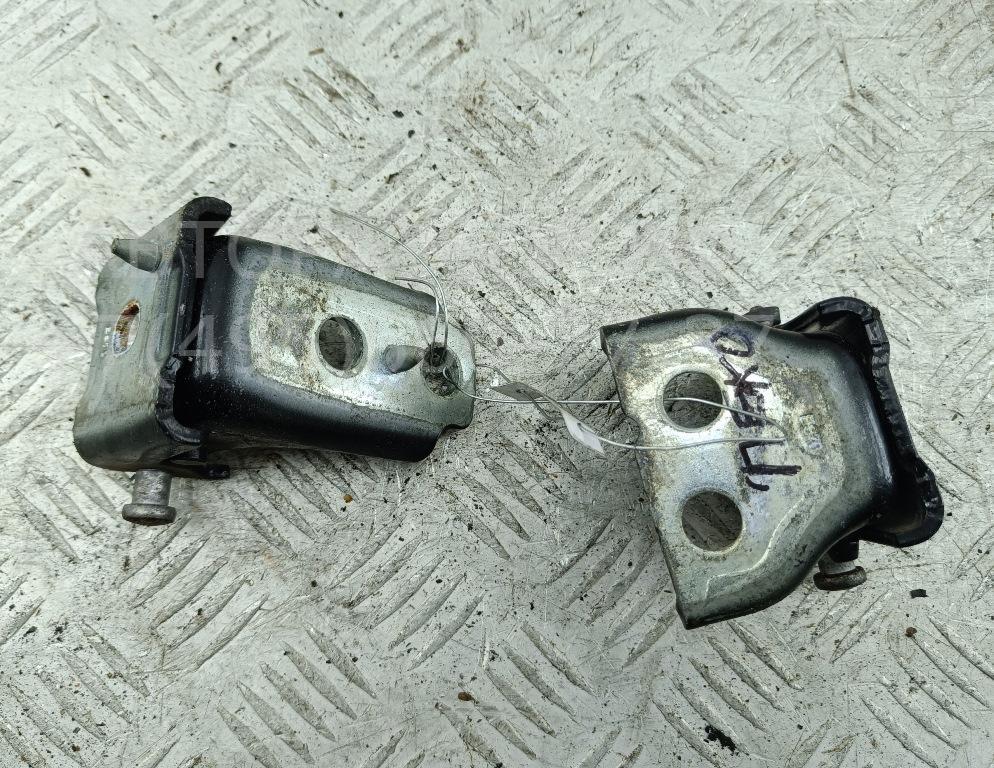 Петля двери