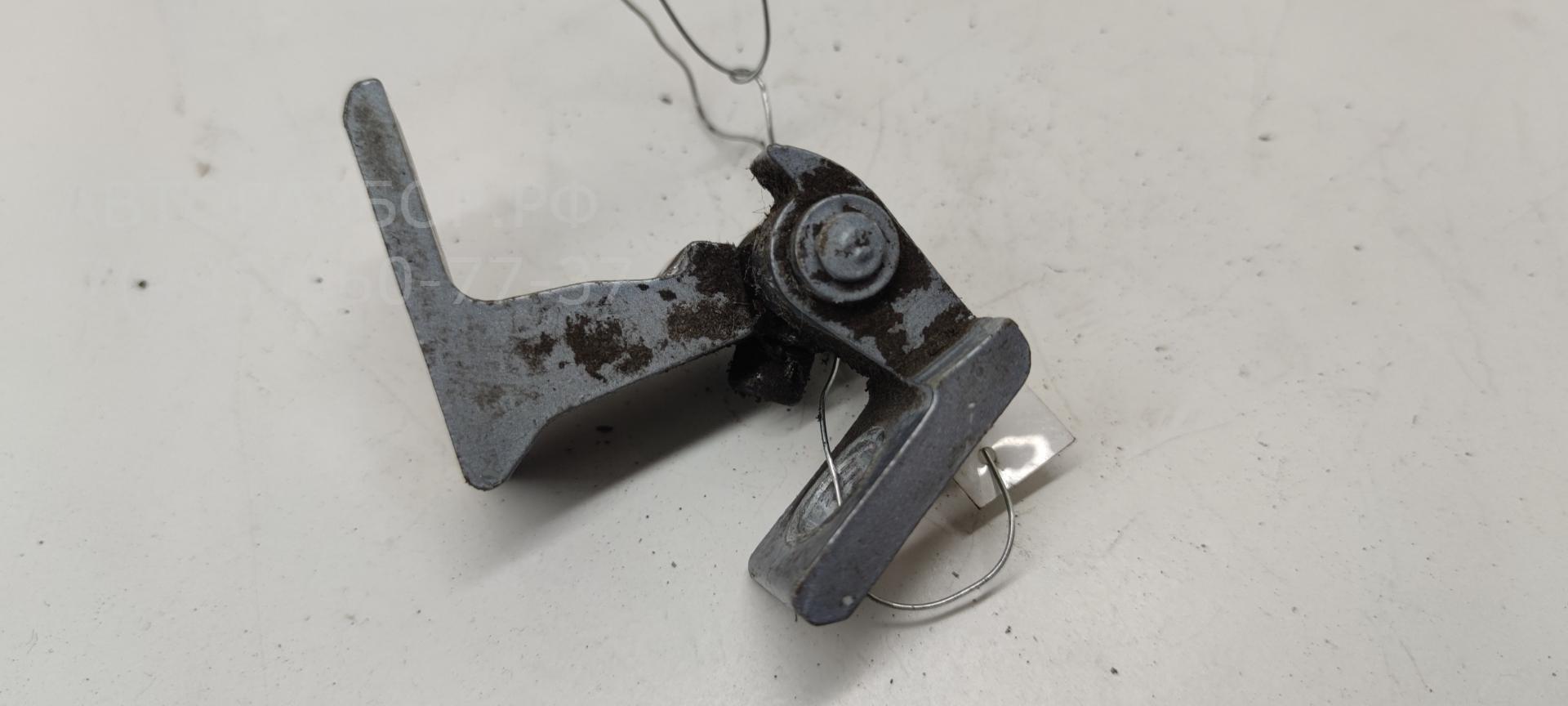 Петля двери