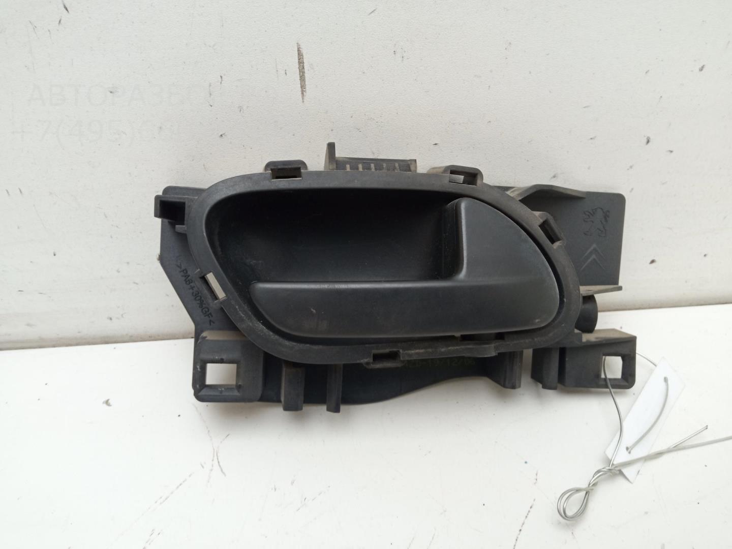 Ручка двери передней внутренняя правая