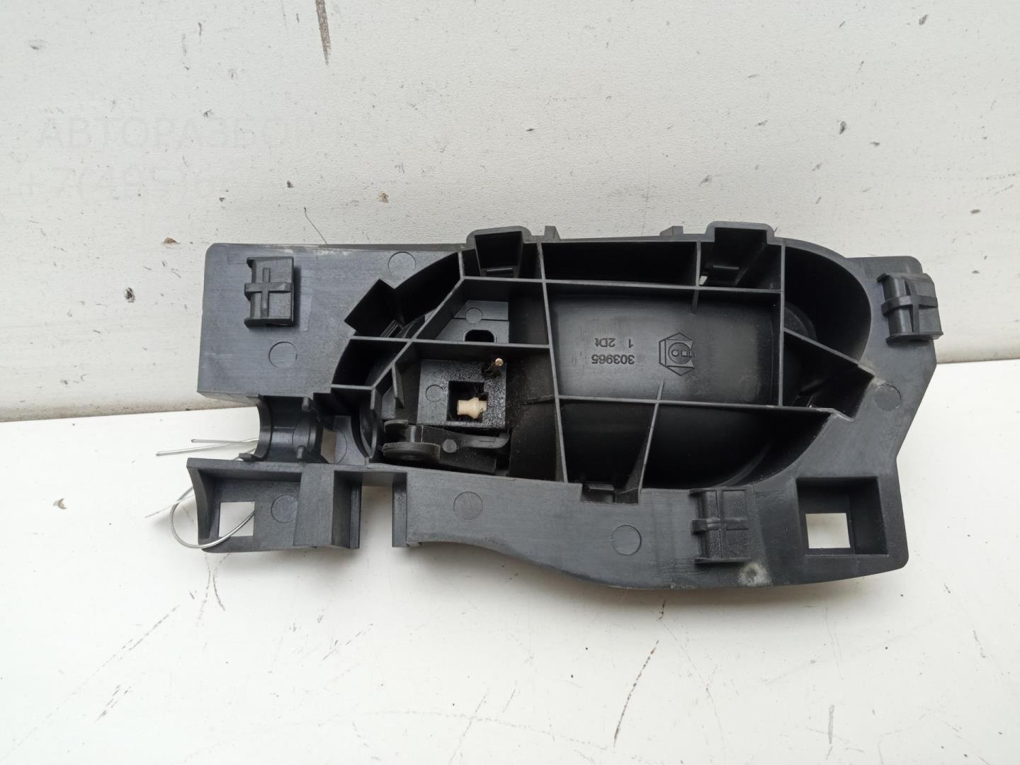 Ручка двери передней внутренняя правая