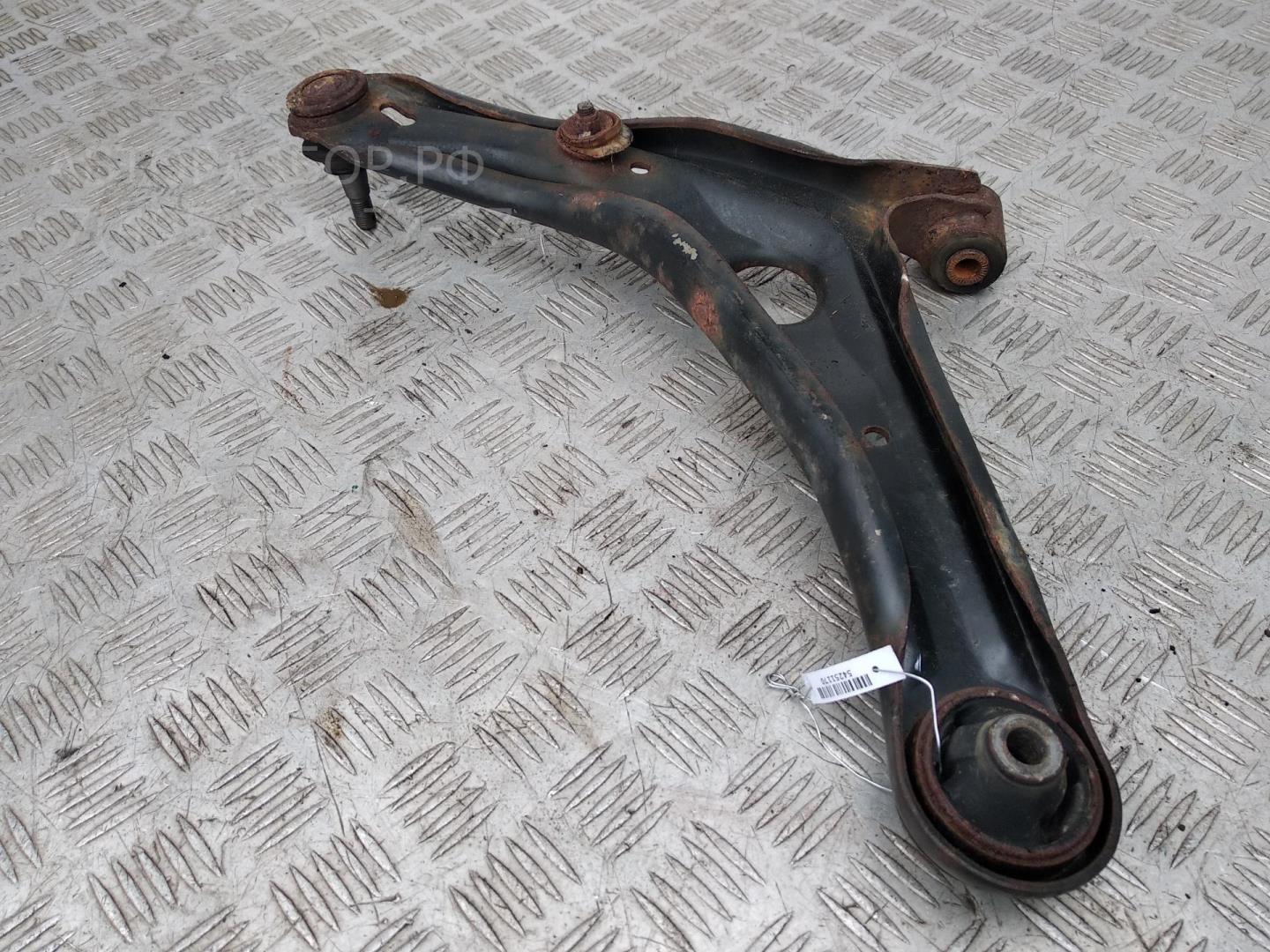 Рычаг передний правый