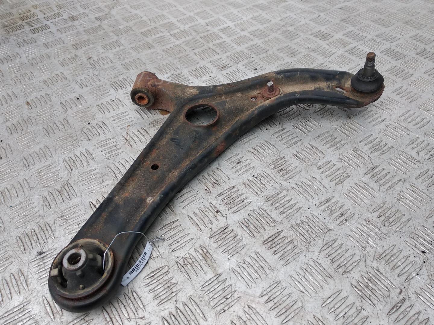 Рычаг передний правый
