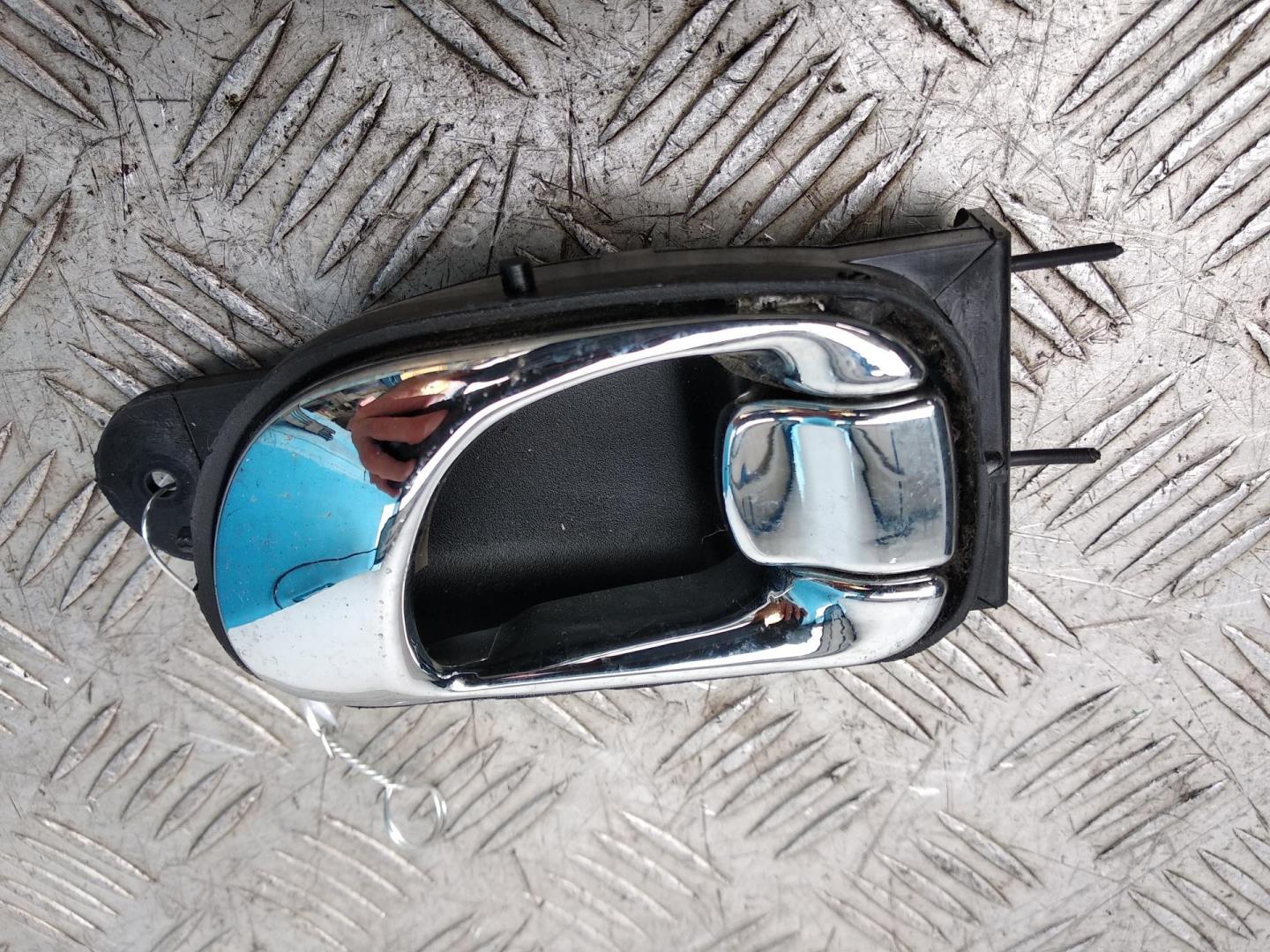 Ручка двери задней внутренняя левая