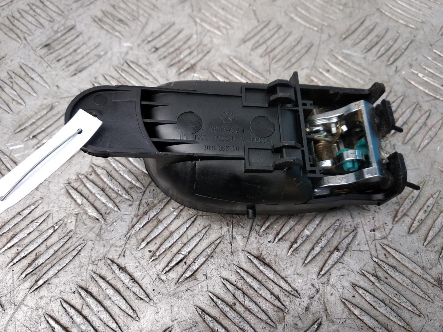 Ручка двери задней внутренняя левая