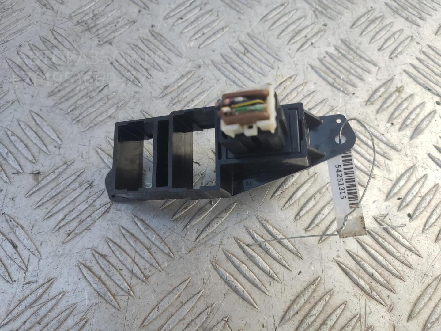 Кнопка обогрева заднего стекла