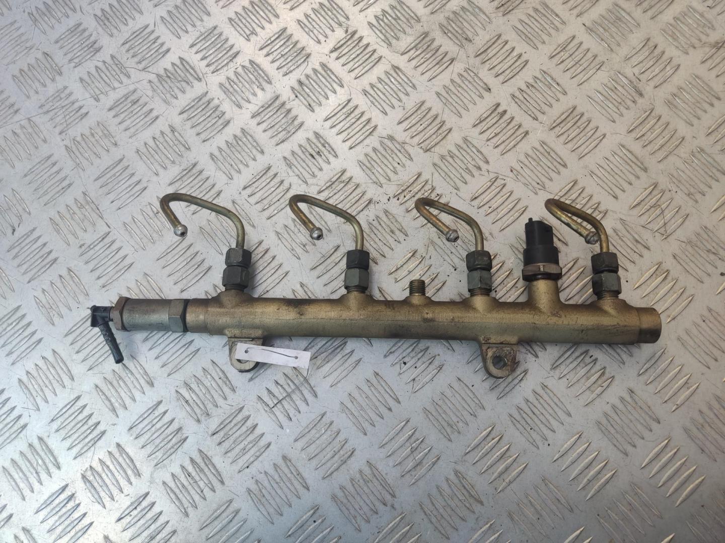 Рейка топливная (рампа)