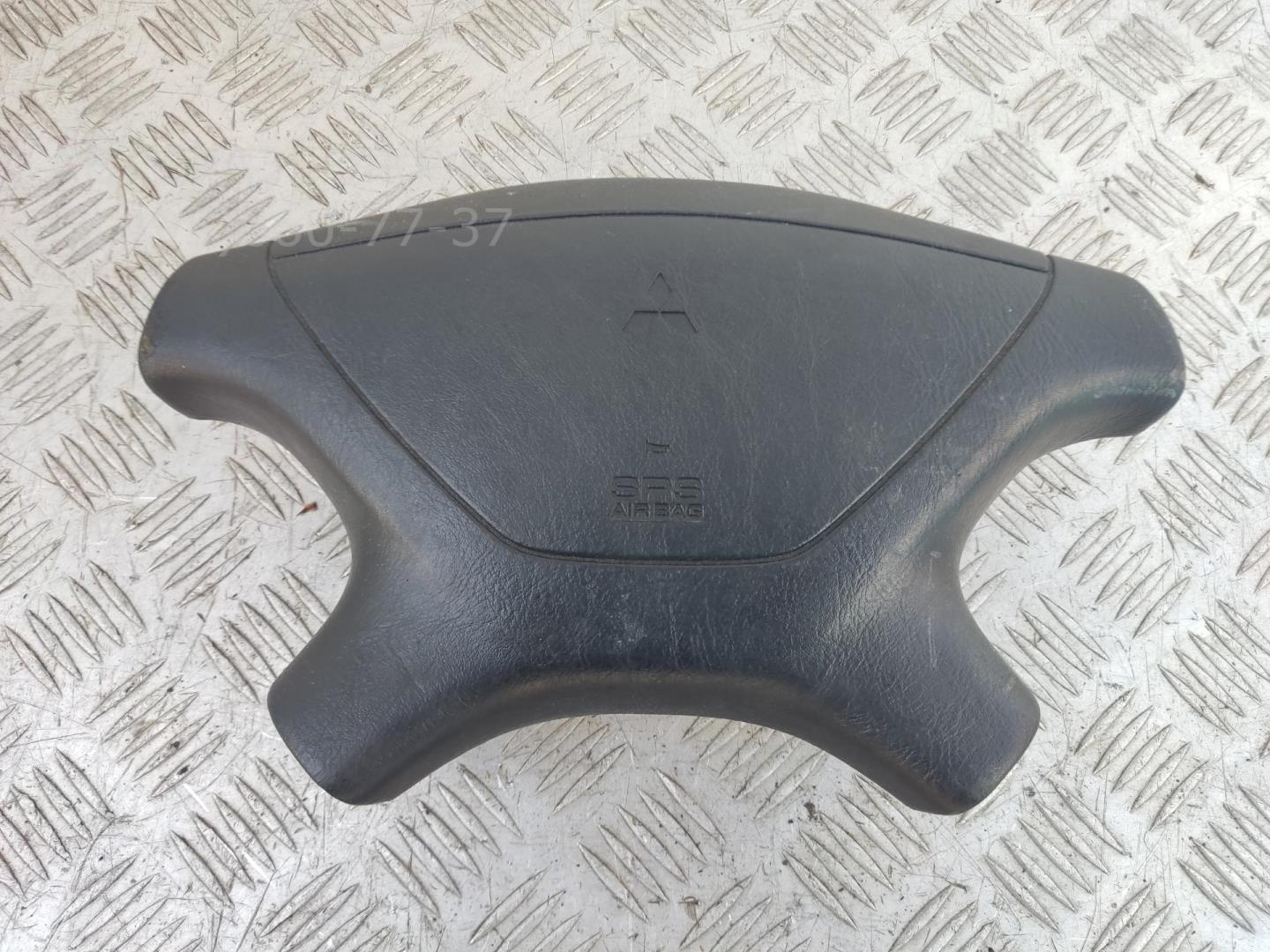 Подушка безопасности в рулевое колесо