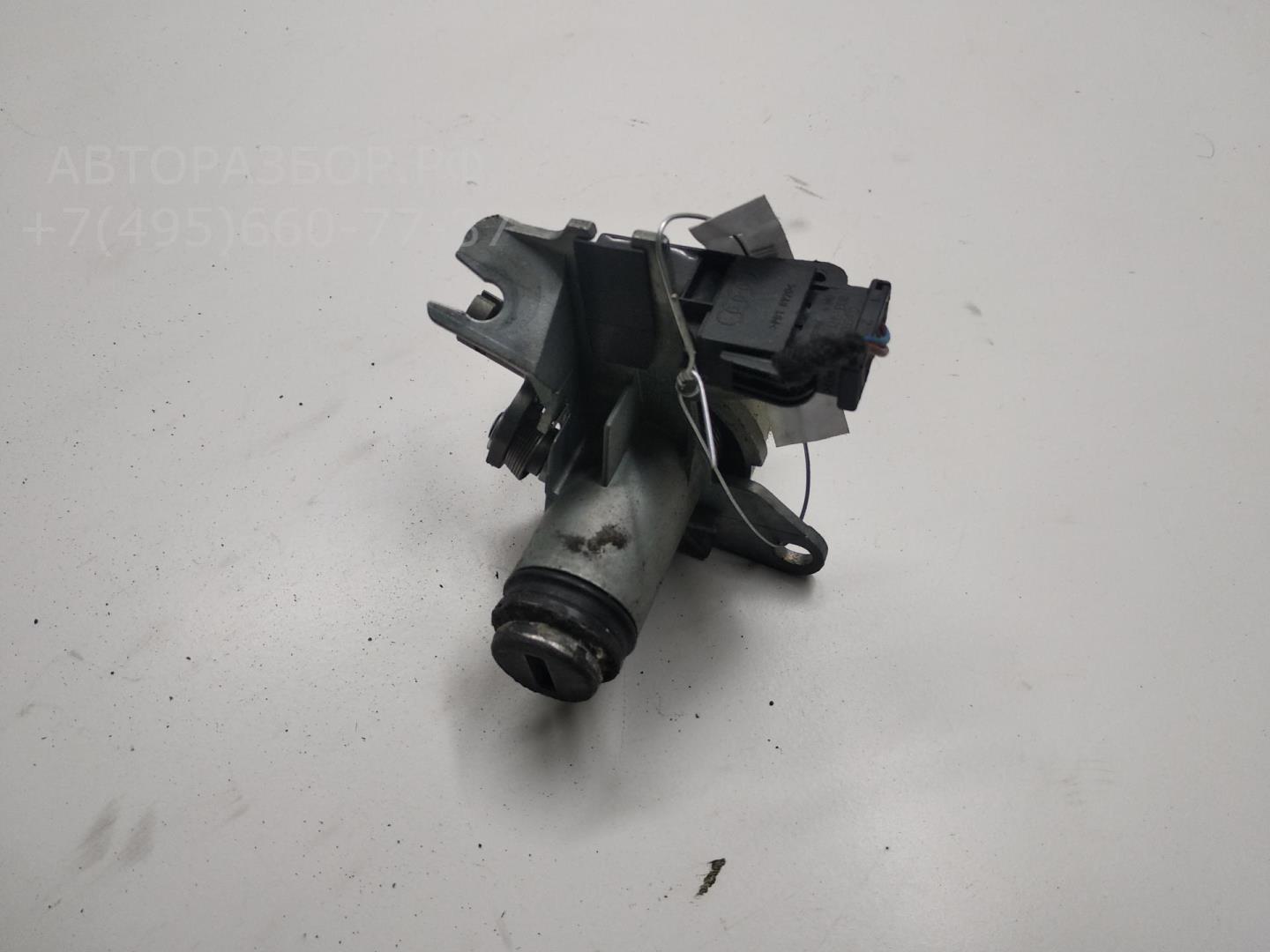 Вставка замка багажника