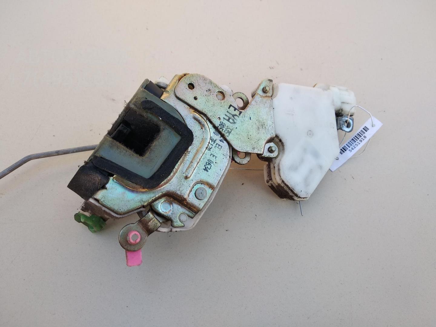 Замок двери передней правой