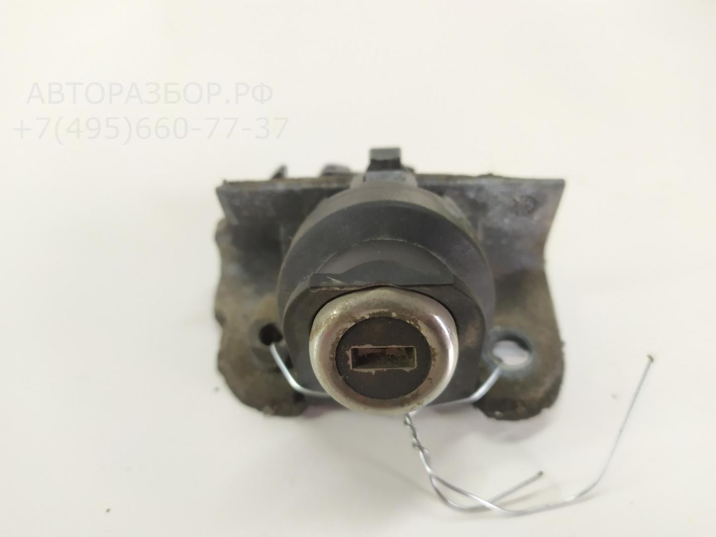 Вставка замка багажника