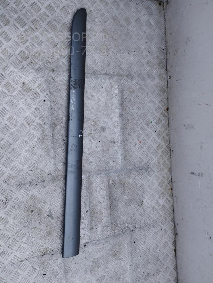 Молдинг двери передней левой