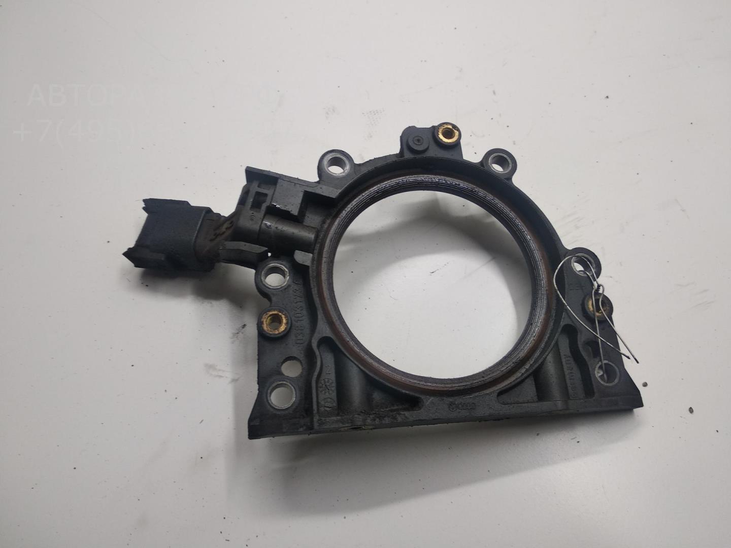 Крышка двигателя передняя