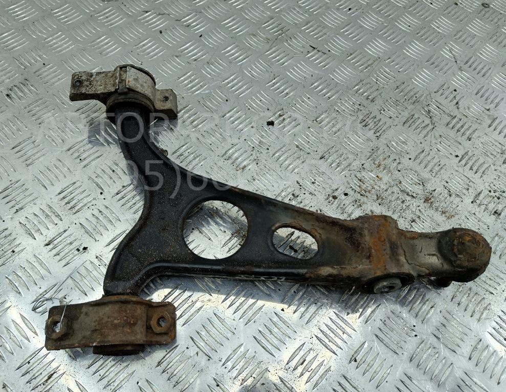 Рычаг передний левый