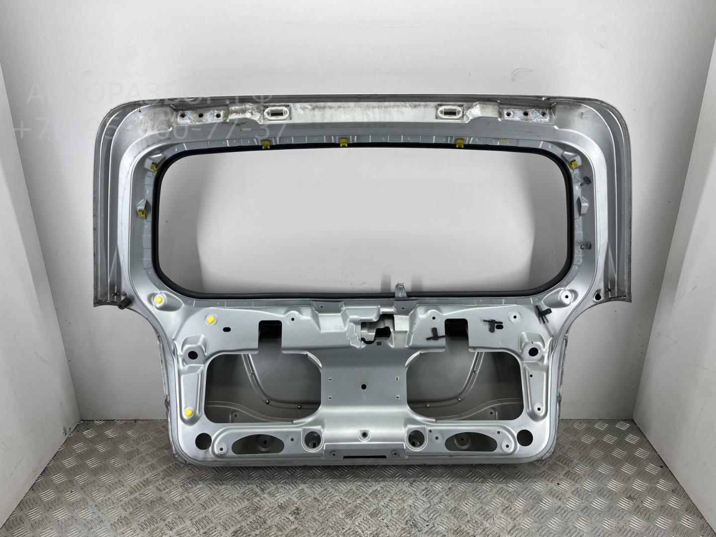 Дверь багажника