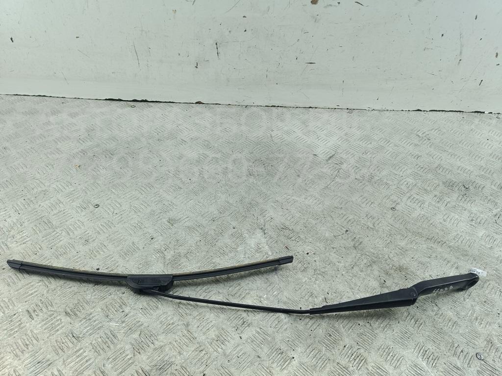 Поводок стеклоочистителя передний правый