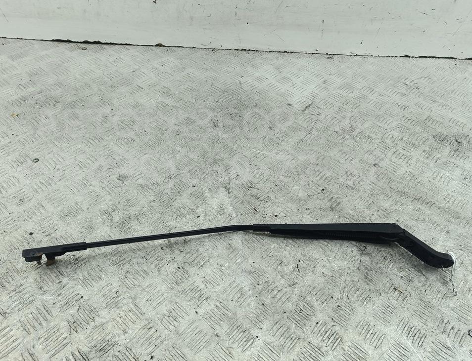 Поводок стеклоочистителя передний правый