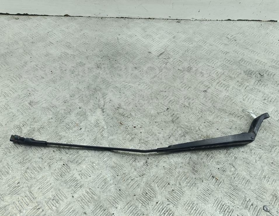 Поводок стеклоочистителя передний правый