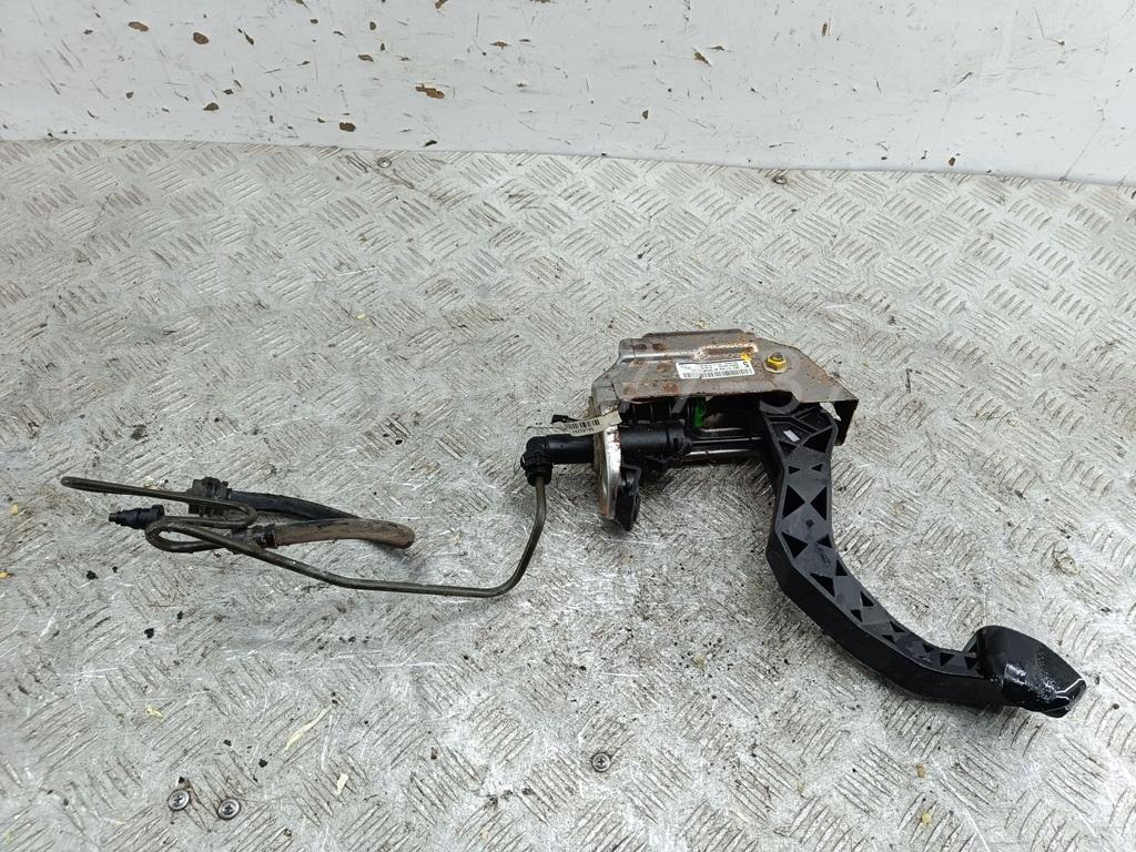 Цилиндр сцепления главный