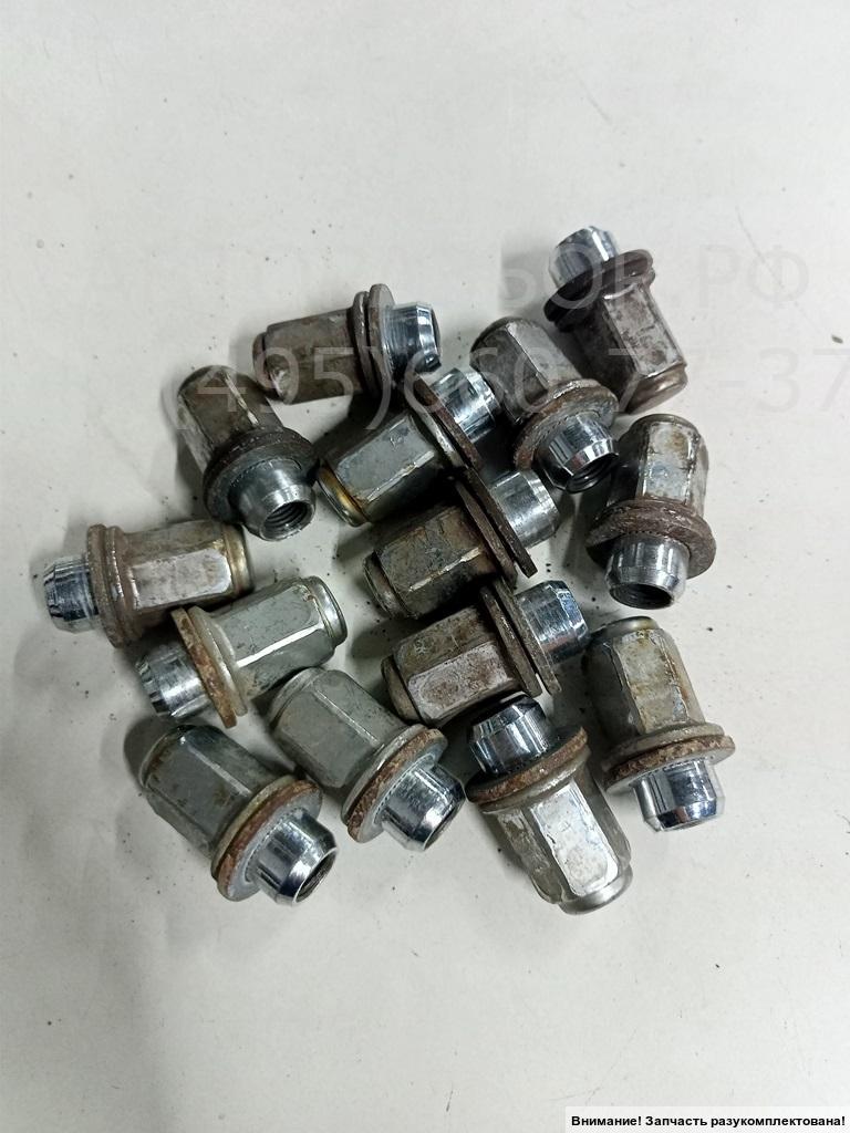 Болт колесный