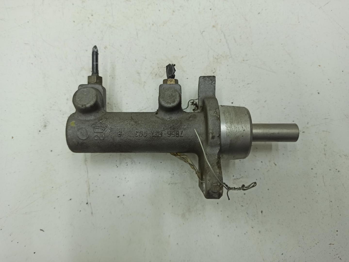 Цилиндр тормозной главный