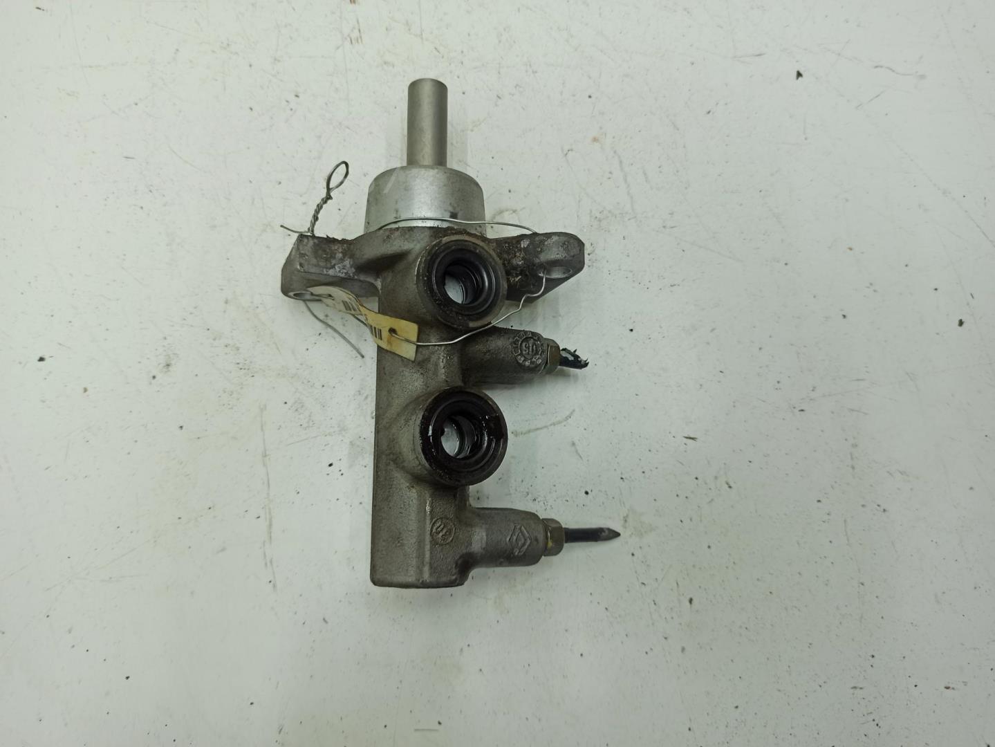 Цилиндр тормозной главный