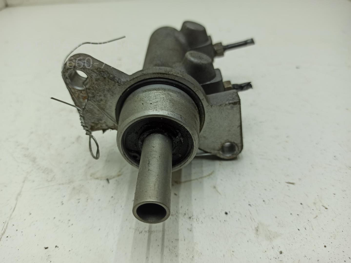 Цилиндр тормозной главный