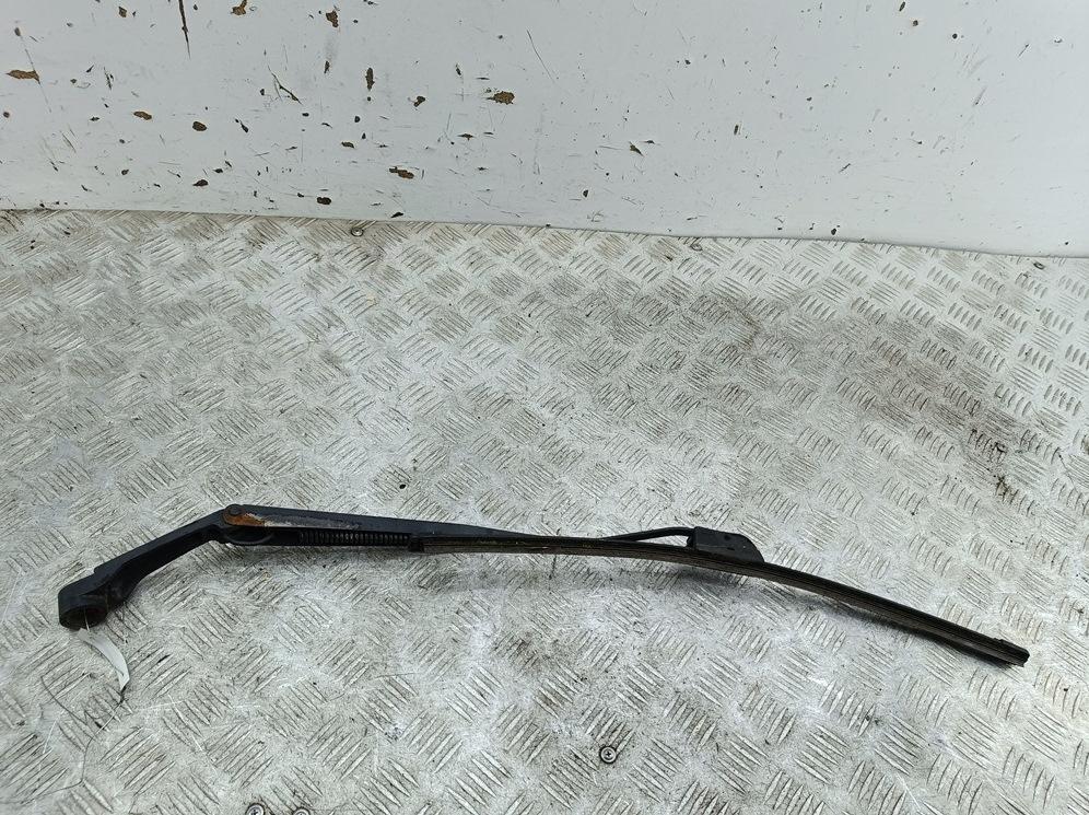 Поводок стеклоочистителя передний правый