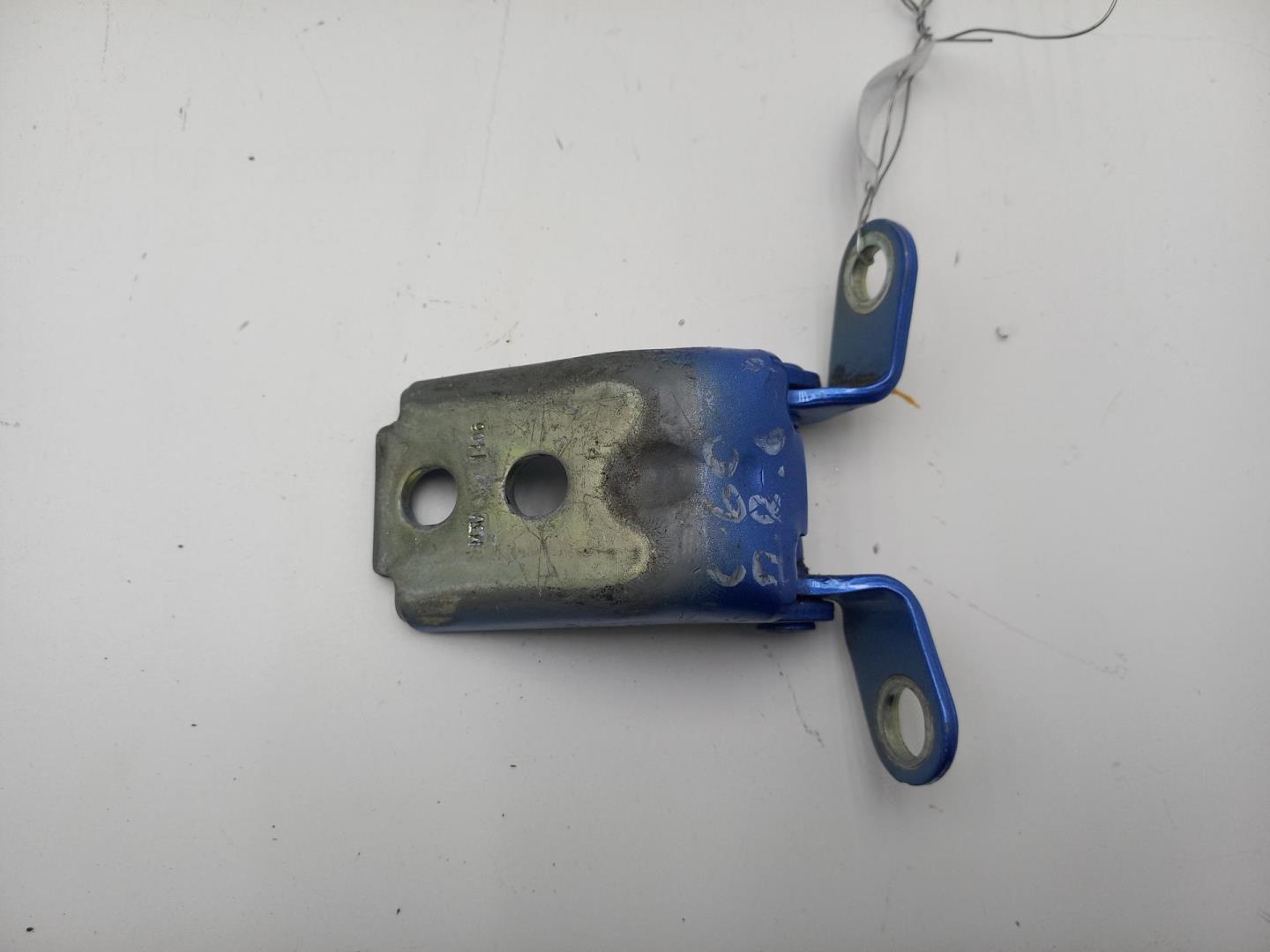 Петля двери