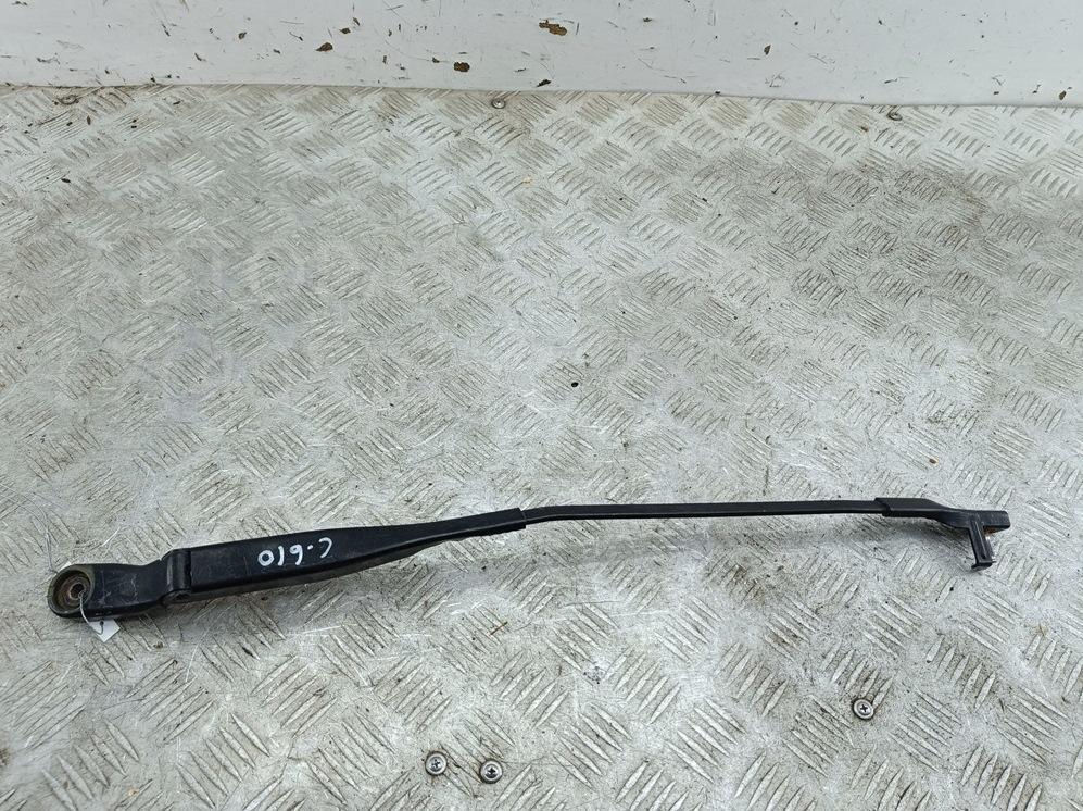 Поводок стеклоочистителя передний правый