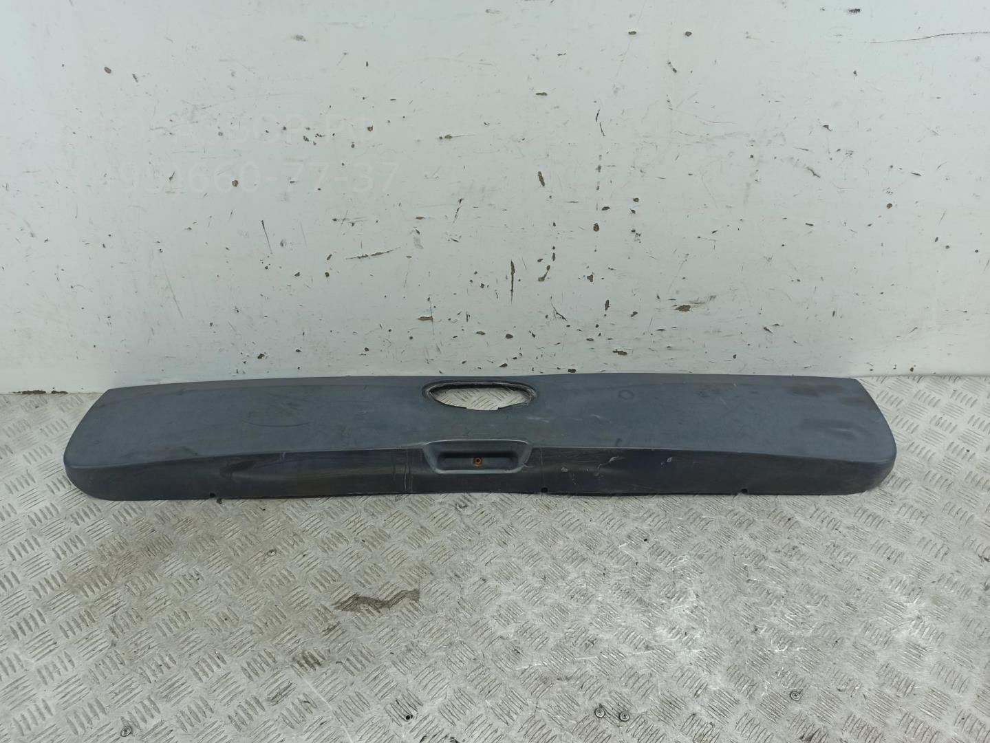 Накладка крышки багажника