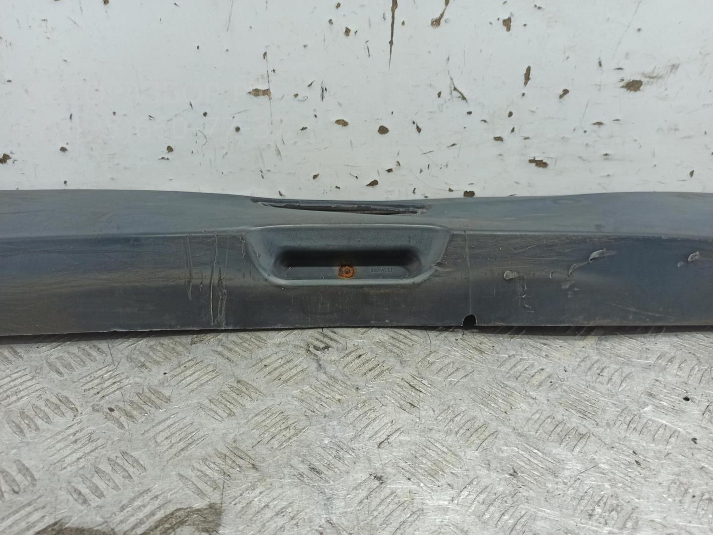 Накладка крышки багажника