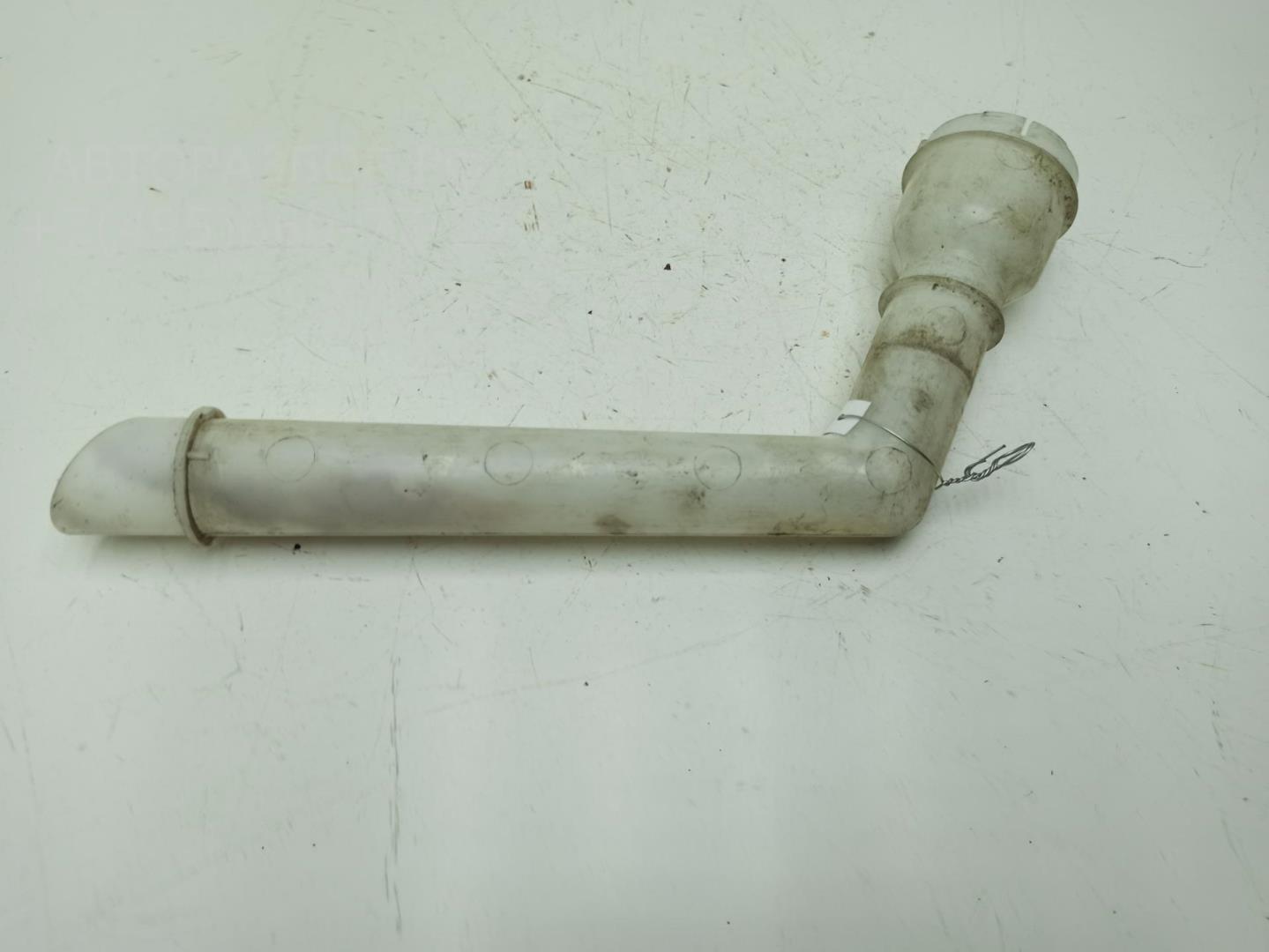 Горловина бачка омывателя