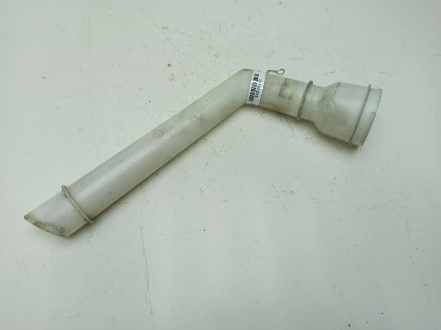 Горловина бачка омывателя