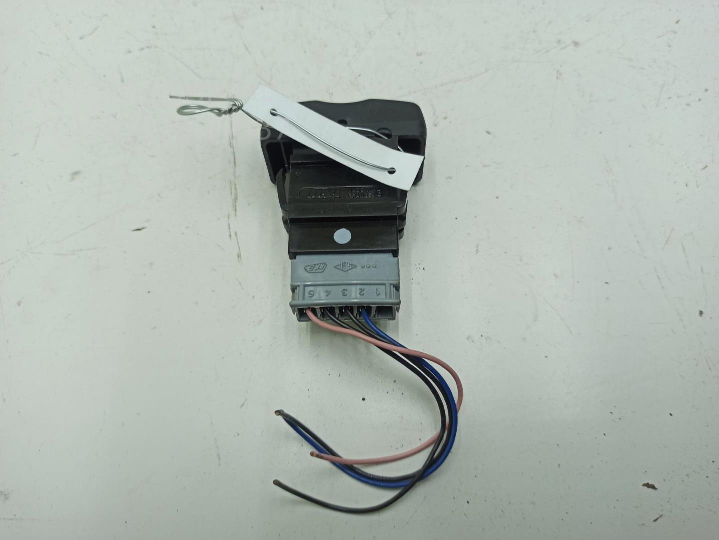 Кнопка обогрева заднего стекла