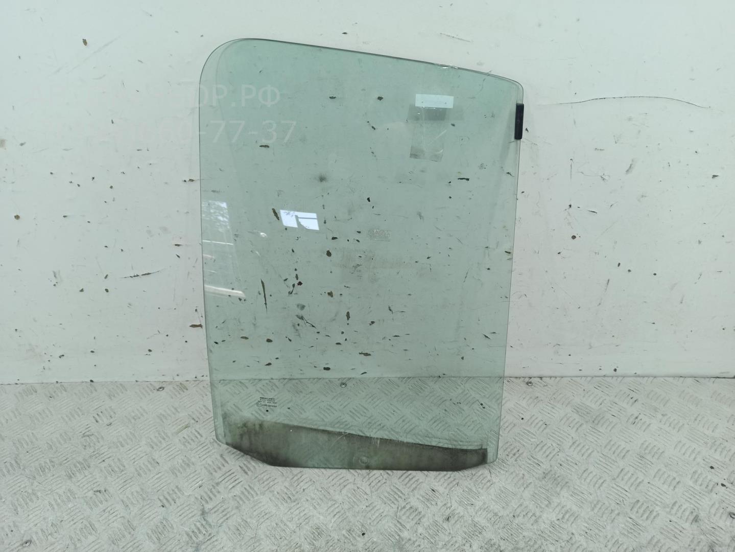 Стекло двери передней правой