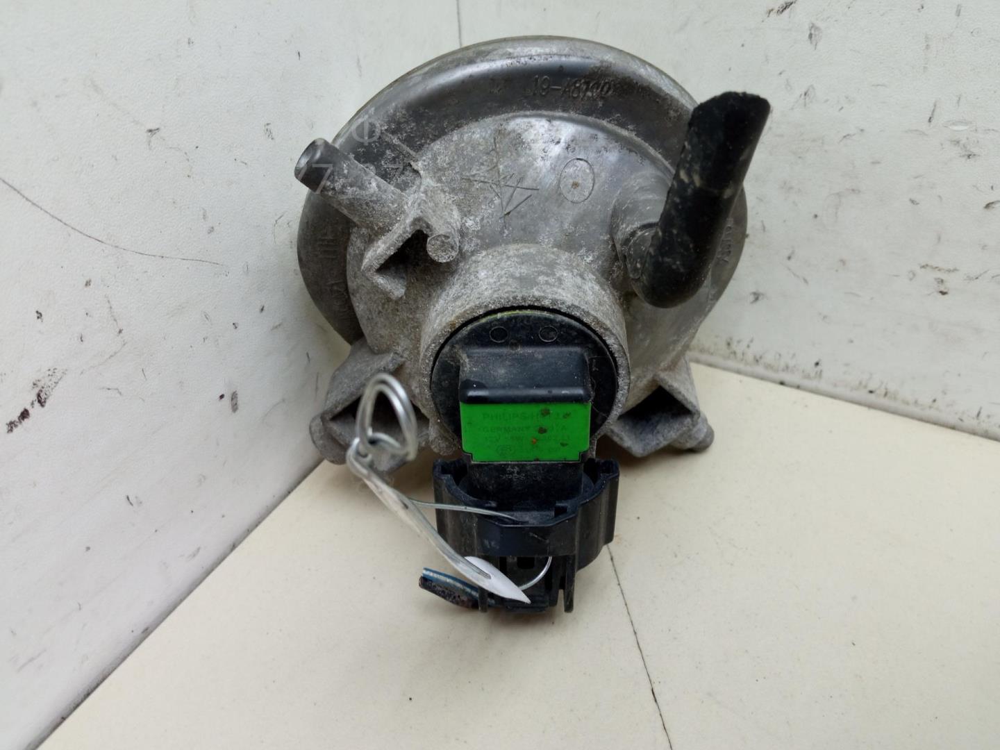 Фара противотуманная левая