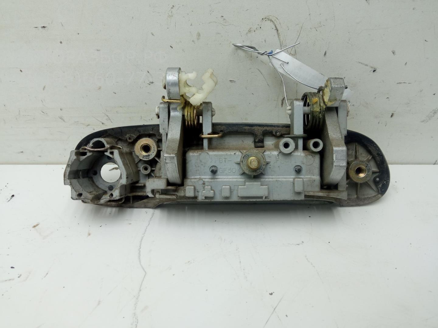 Ручка двери передней наружная левая