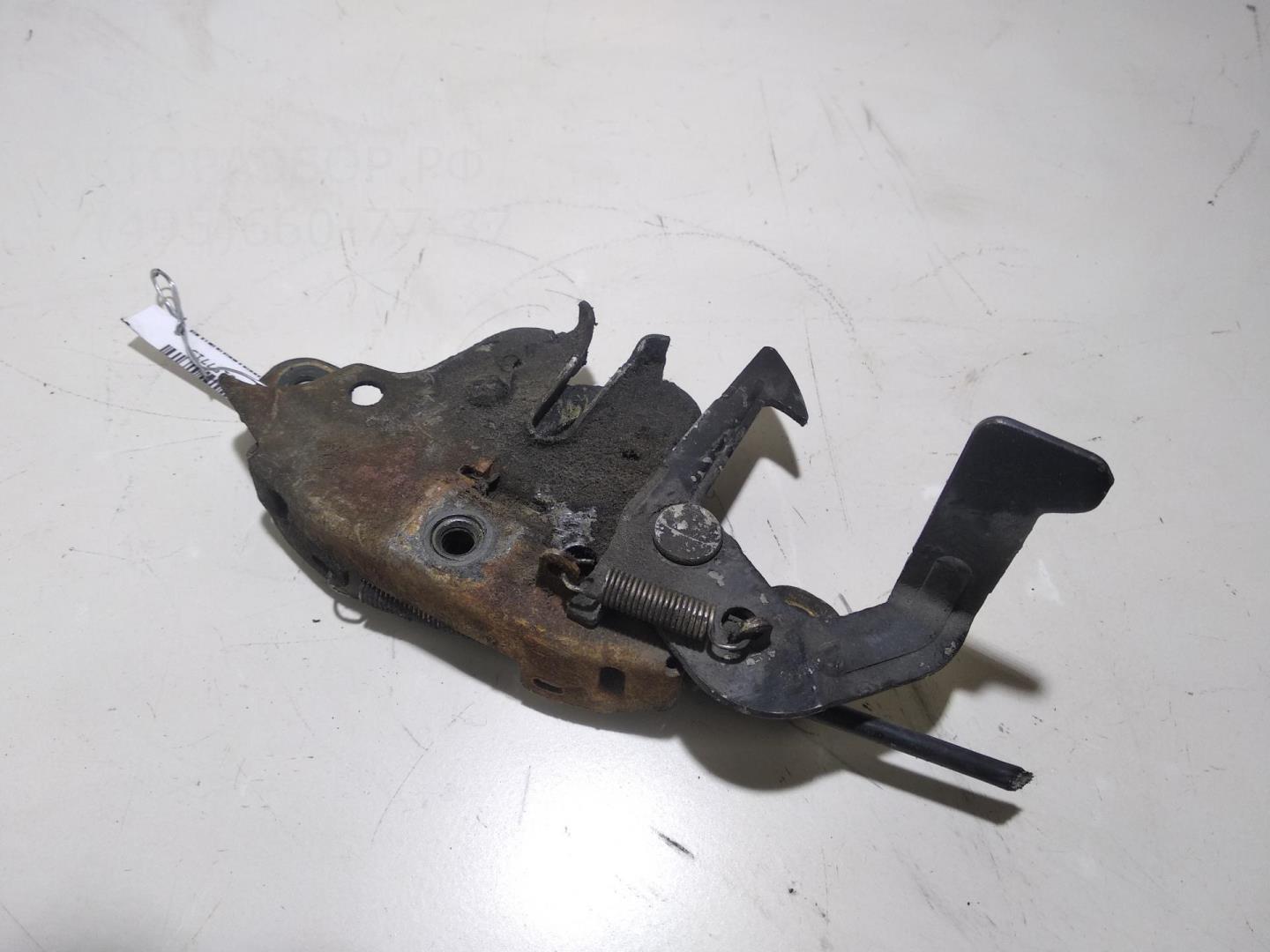 Замок капота