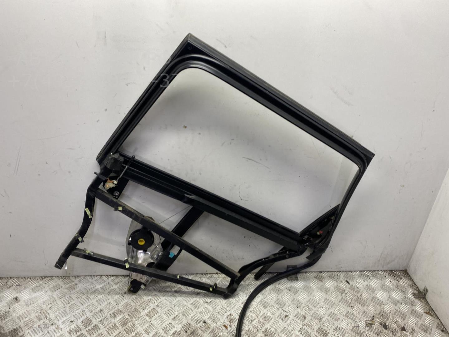 Стеклоподъемник электр. задний правый