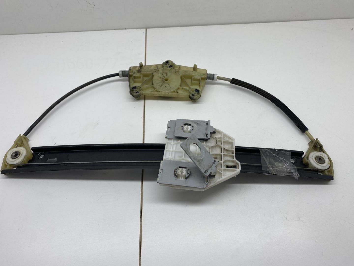 Стеклоподъемник электр. задний правый