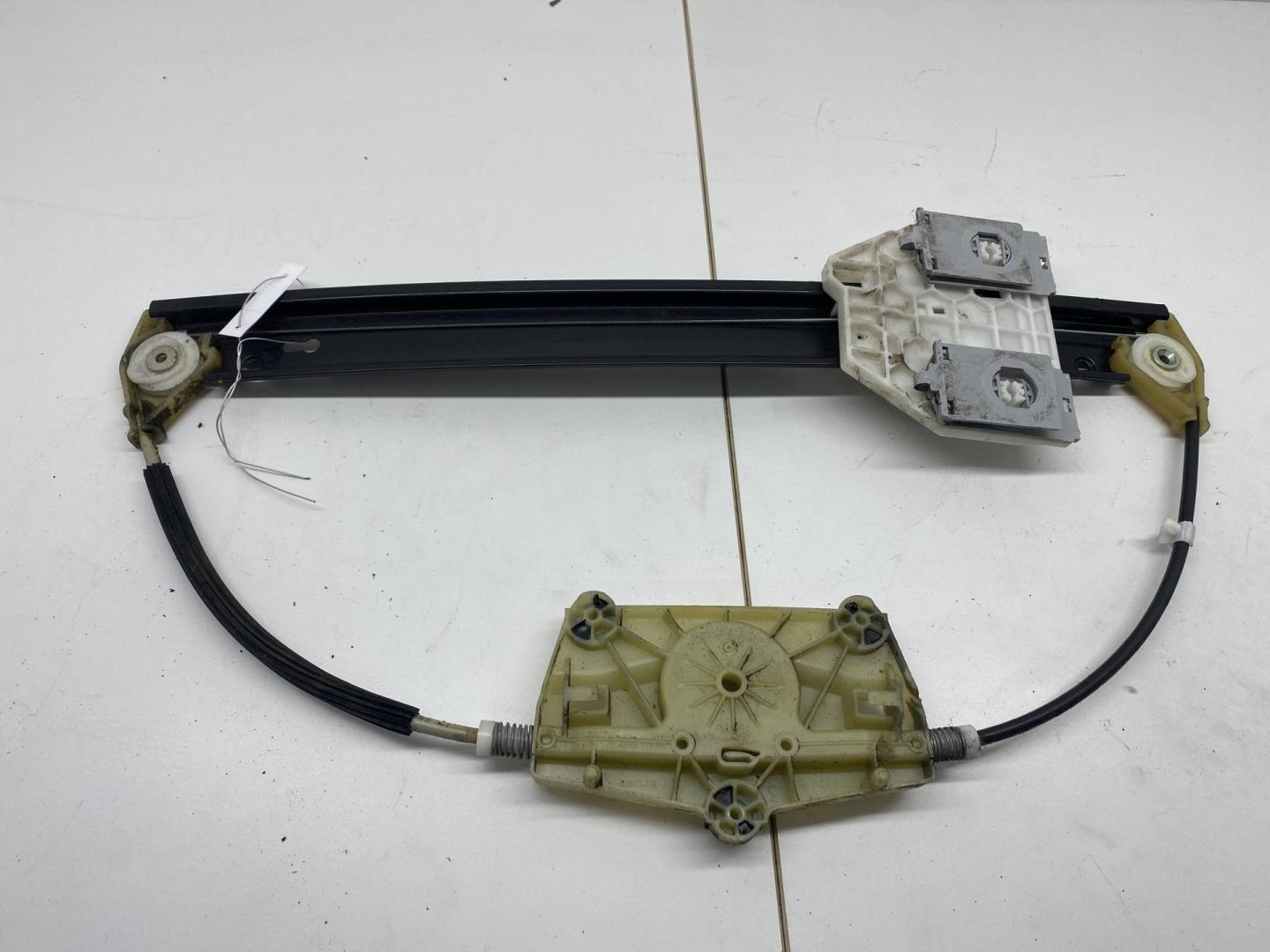 Стеклоподъемник электр. задний правый