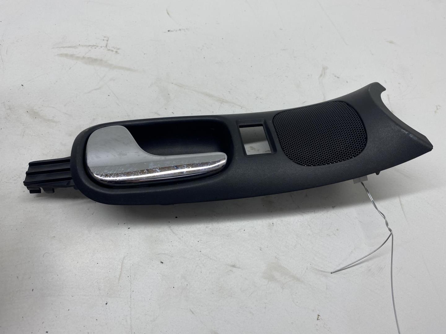 Ручка двери передней внутренняя левая