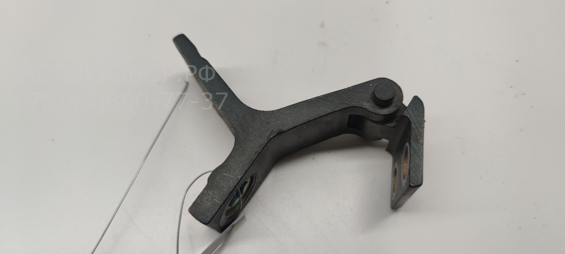 Петля двери