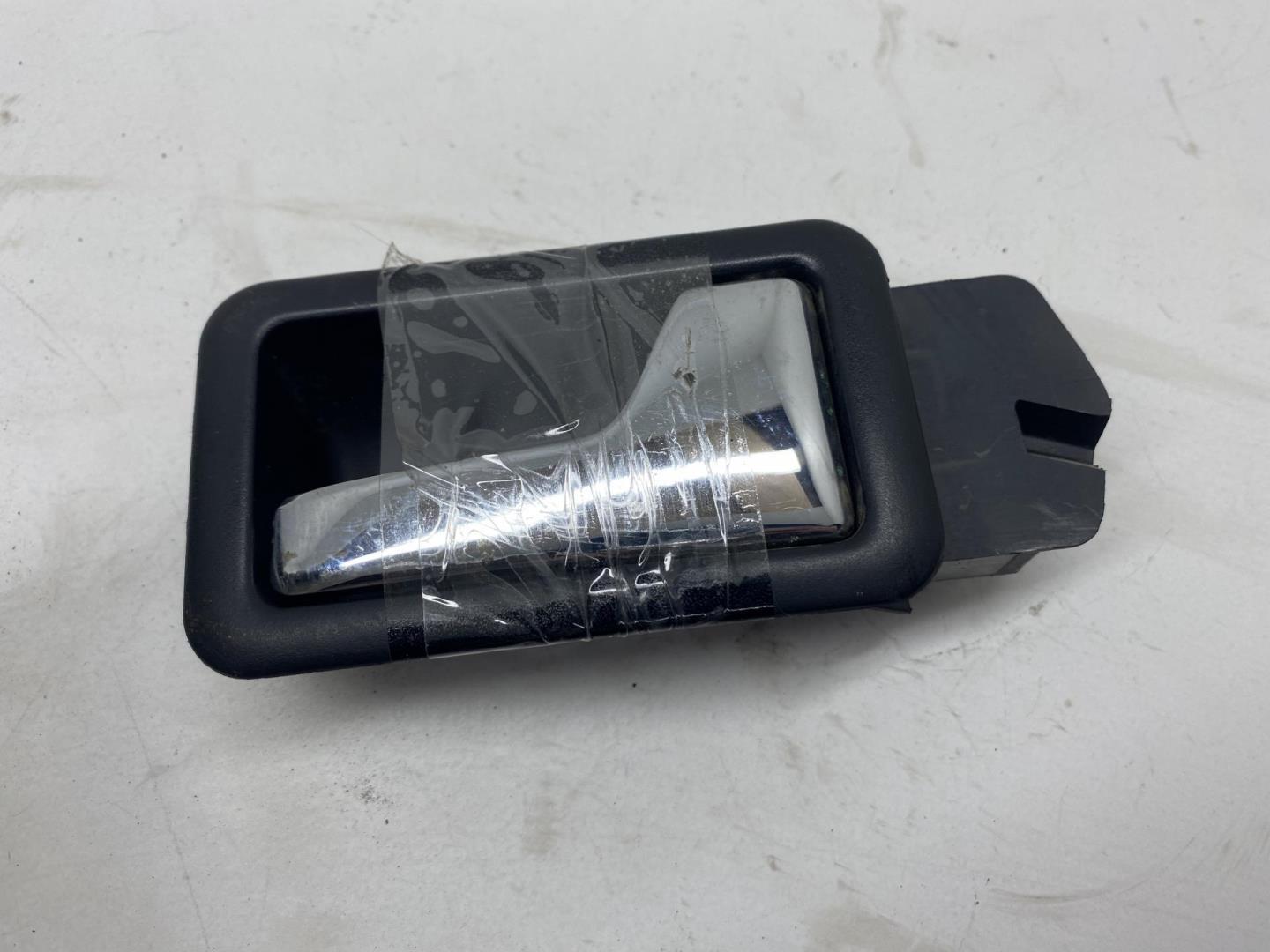 Ручка двери передней внутренняя правая