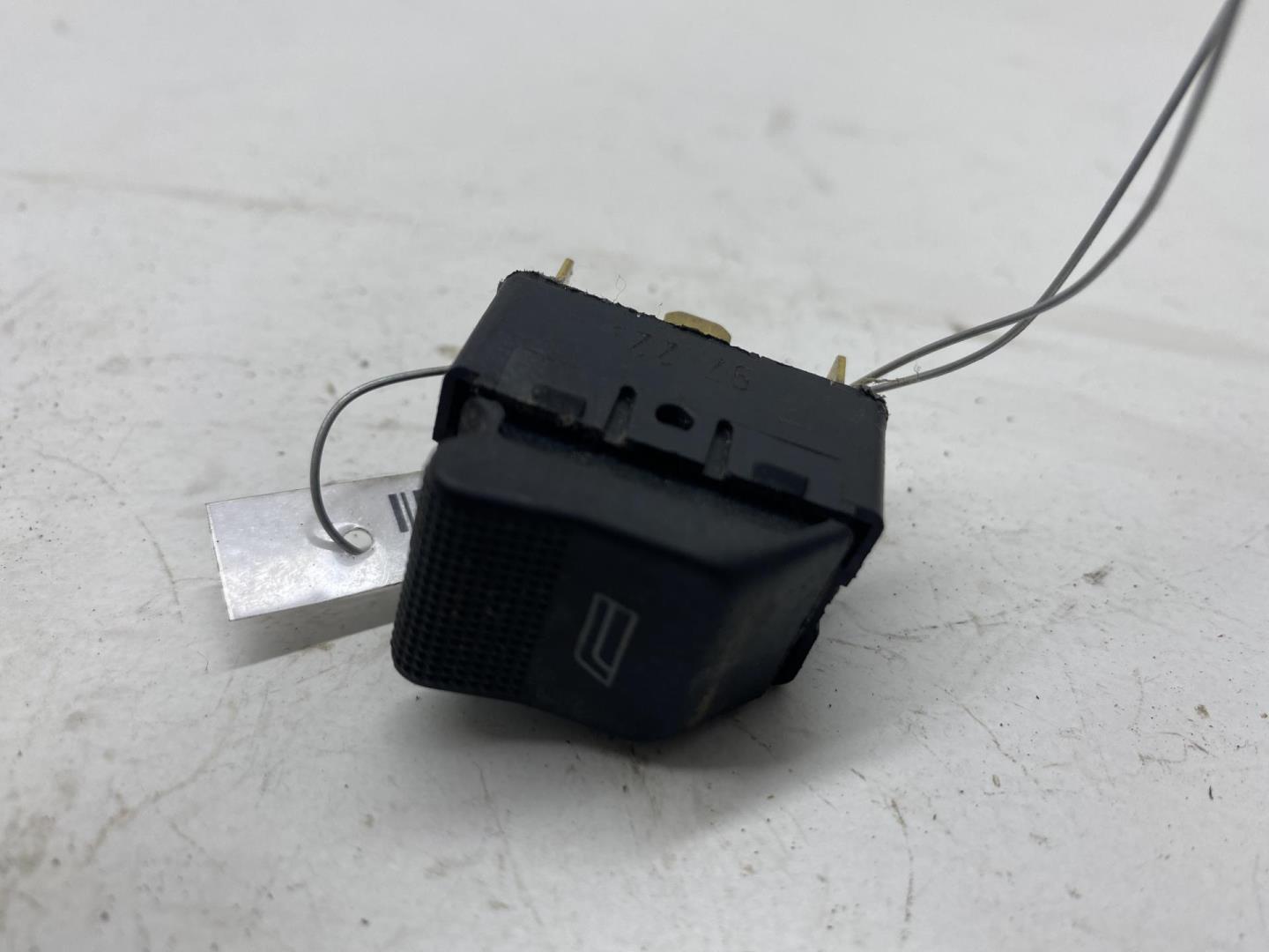 Кнопка стеклоподъемника