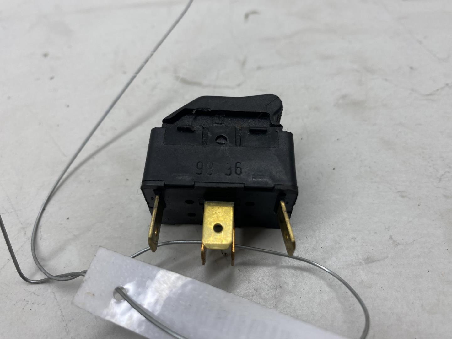 Кнопка стеклоподъемника